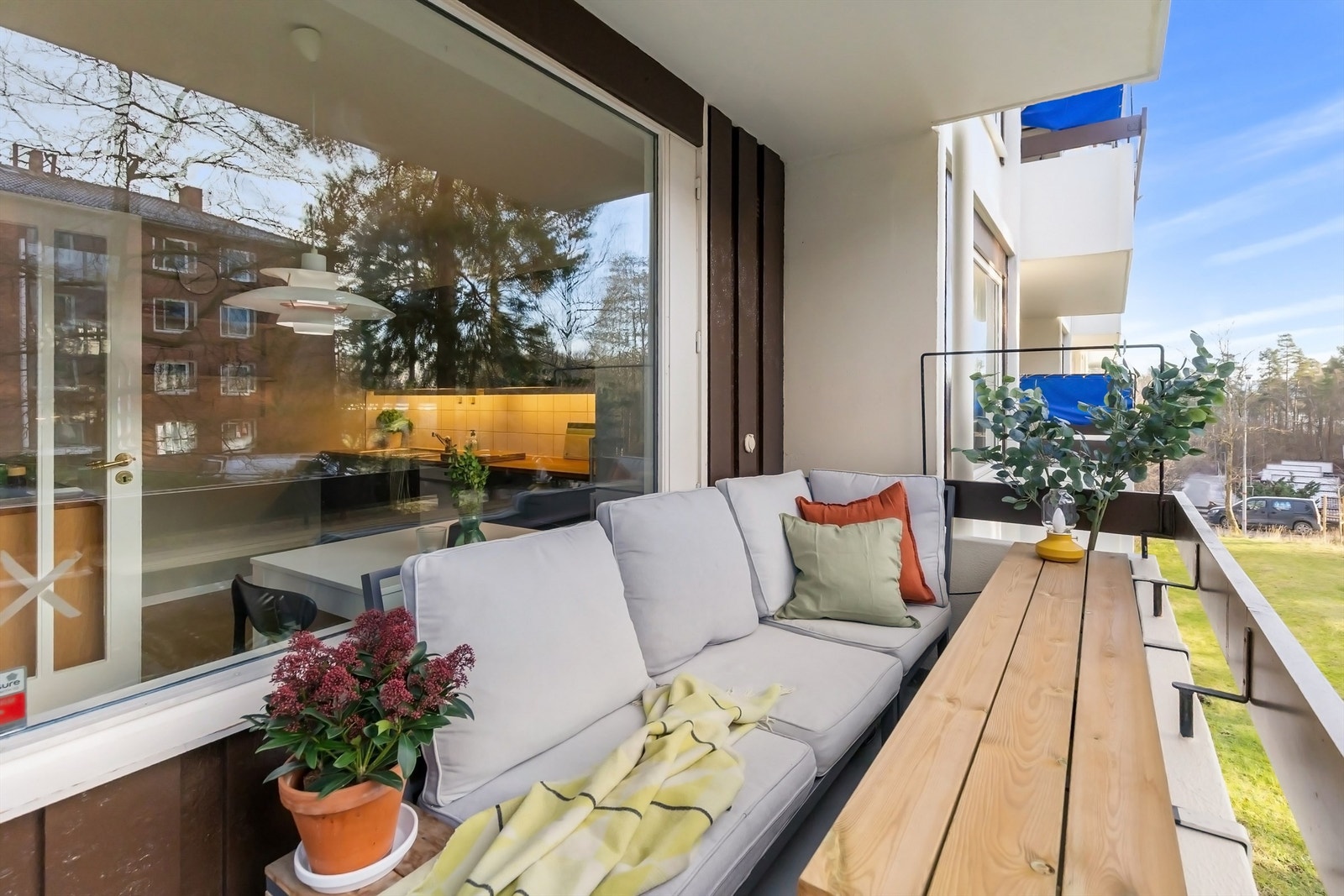 Balkongen har gode solforhold Galleribilde