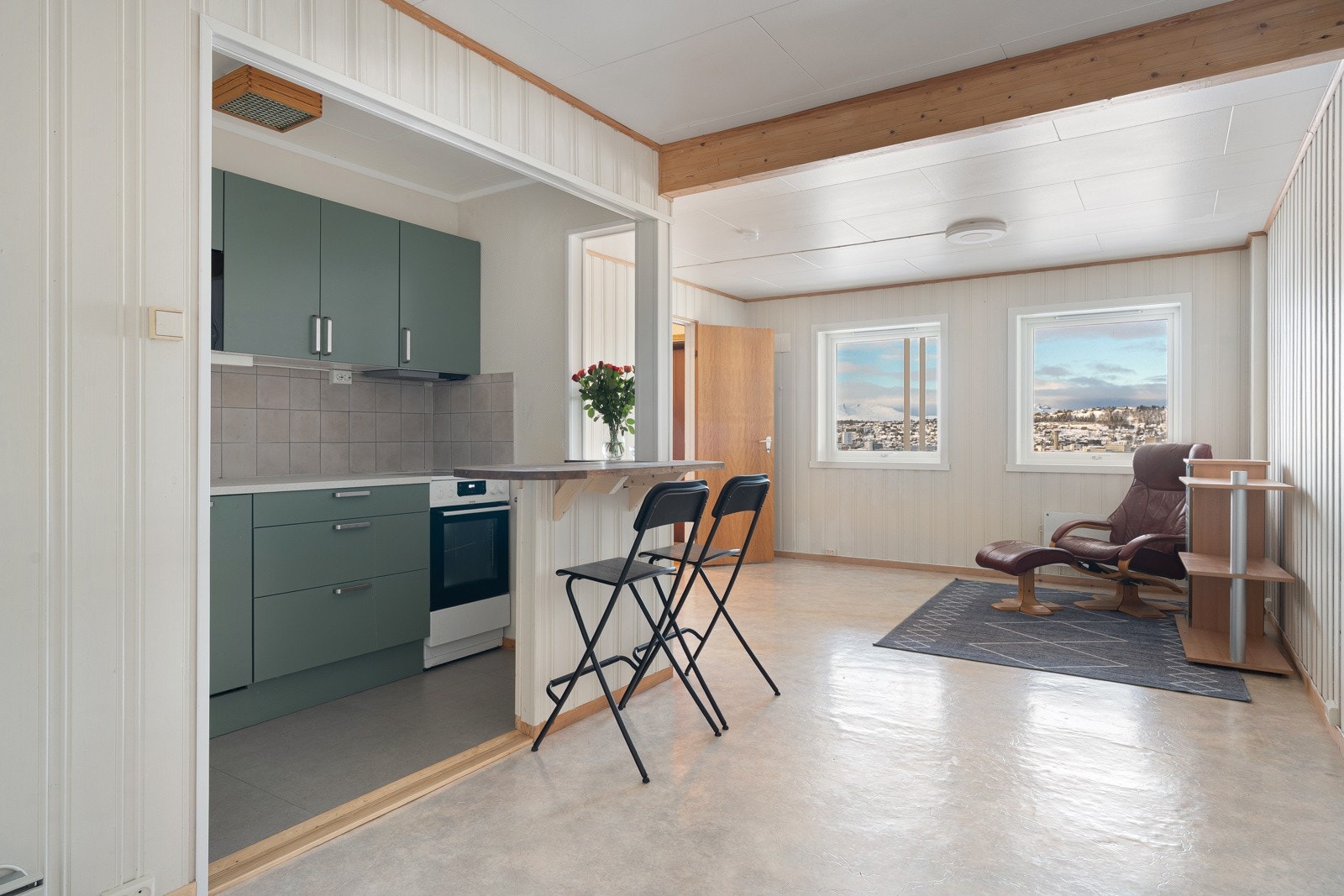 Stue og kjøkken i underetasje. Her kan man leie ut deler av egen bolig.