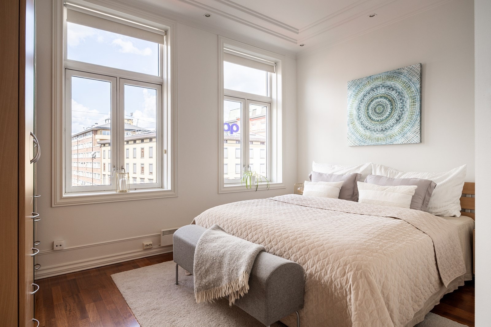 Romslig hovedsoverom med tilgang til eget bad. Galleribilde