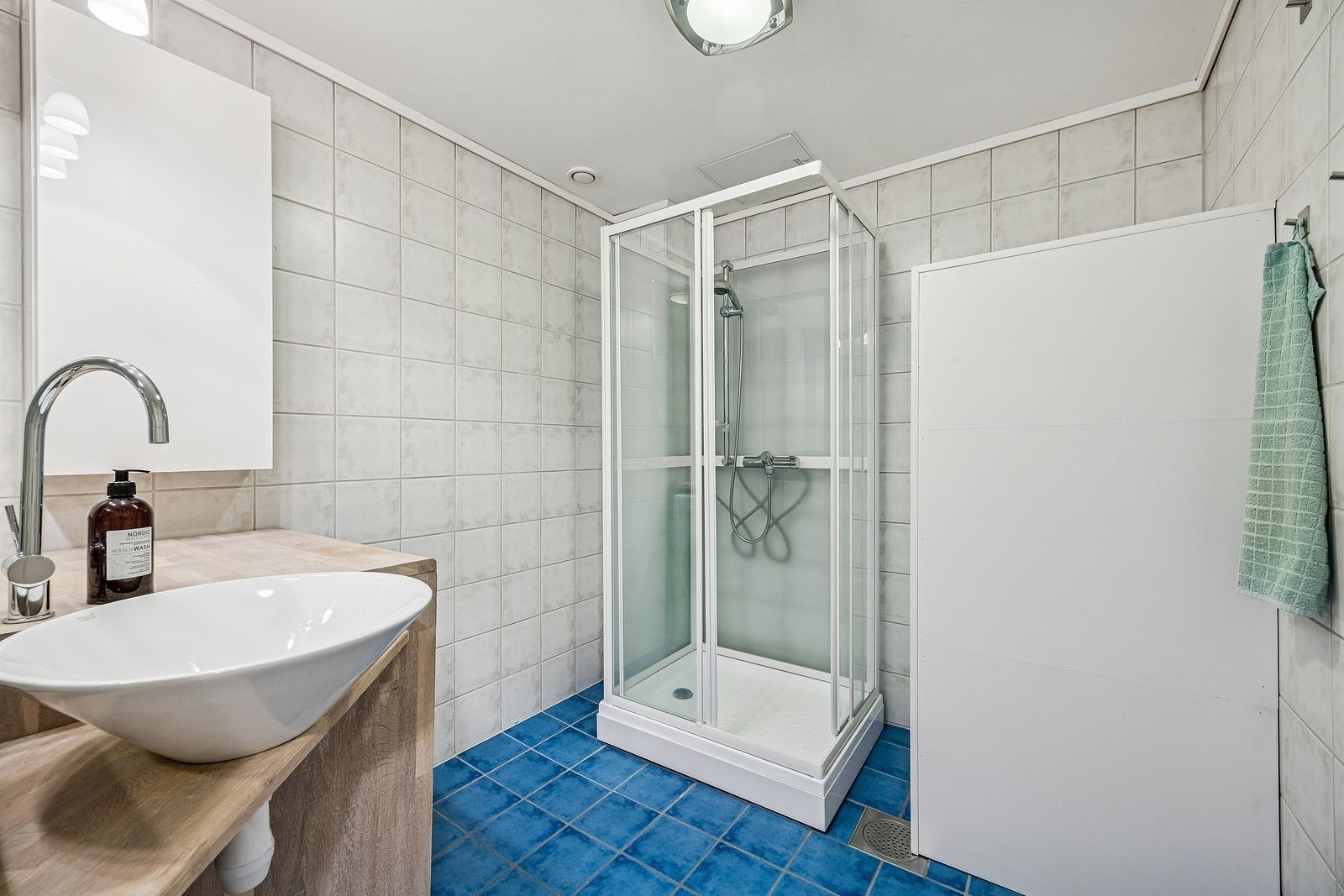 Bad med opplegg for vaskemaskin Galleribilde