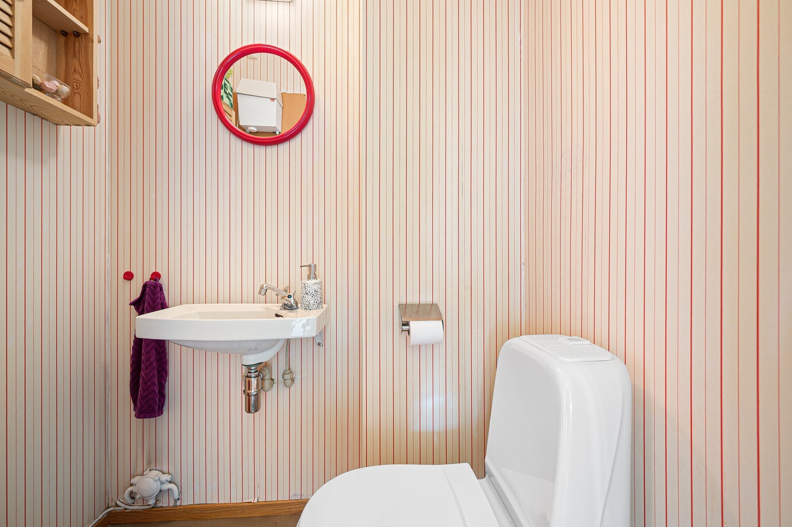 Toalettrom. Galleribilde