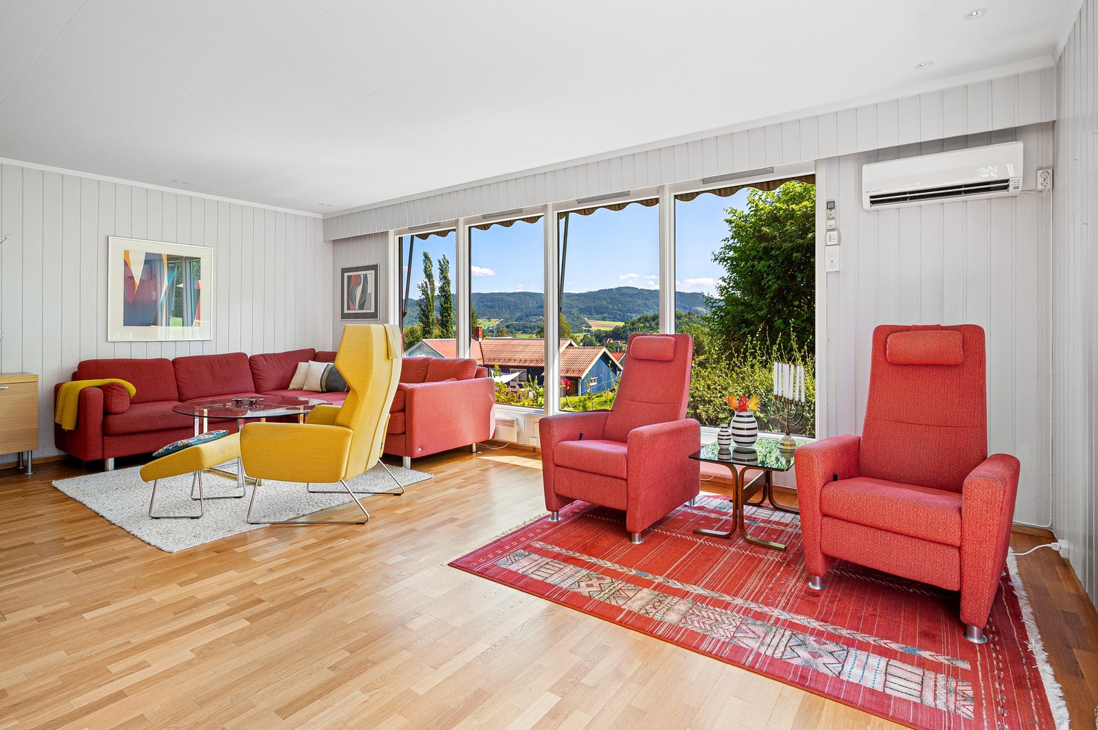 Stor og romslig stue på hele 45kvm. Galleribilde