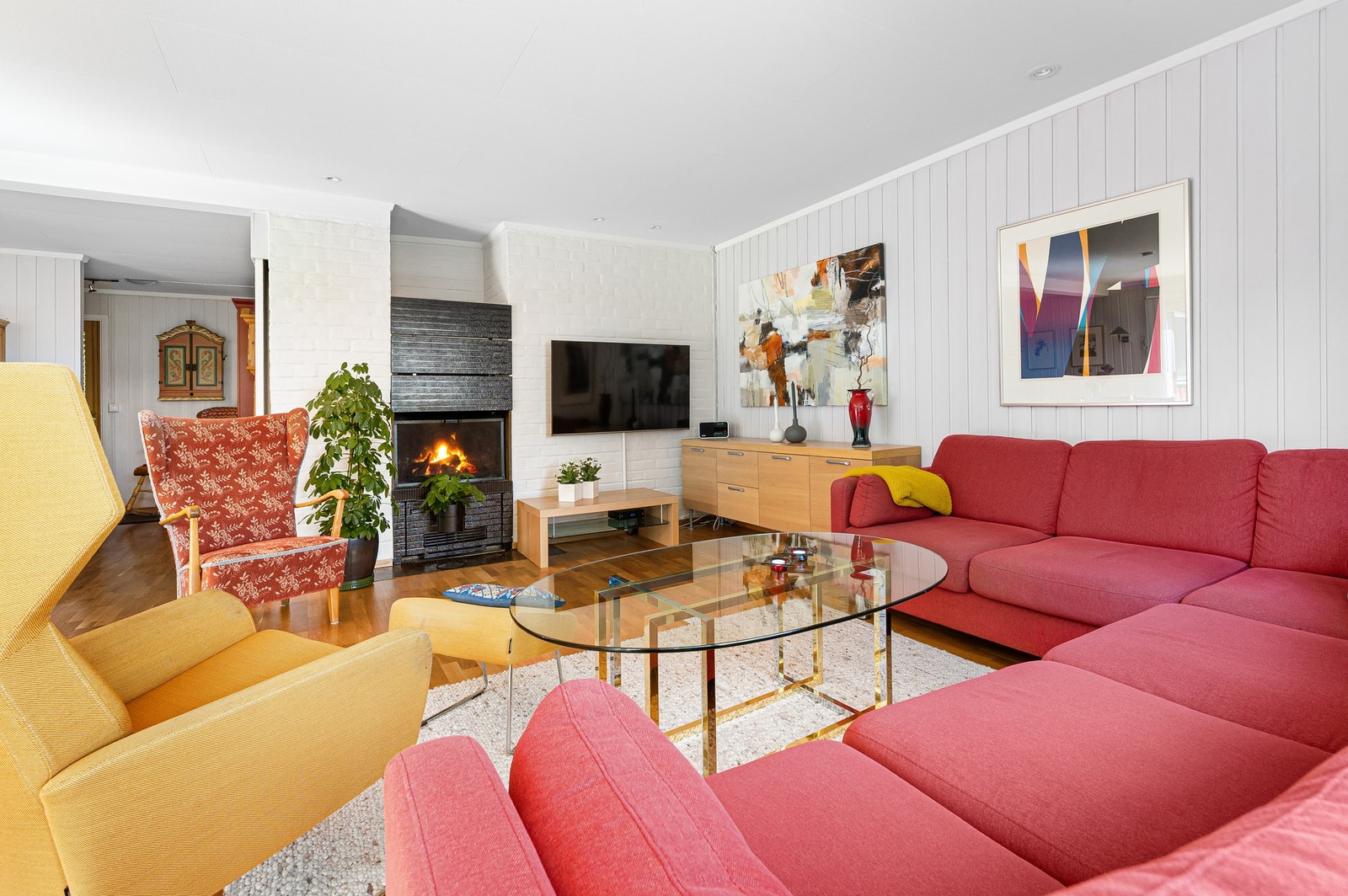 Vedovnen på stua gir en hyggelig atmosfære. Galleribilde