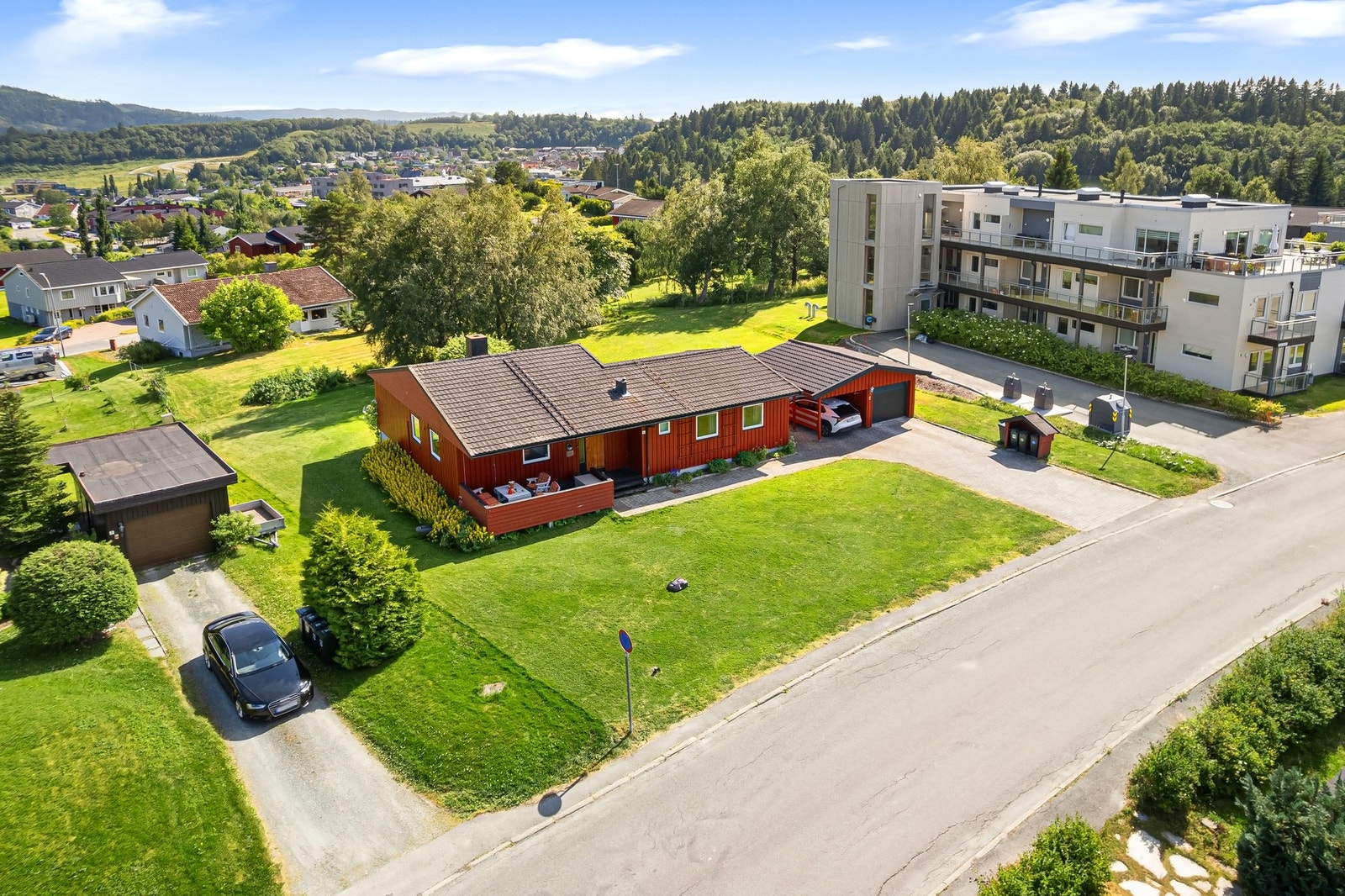 Pent opparbeidet og flat tomt på hele 1528kvm. Galleribilde