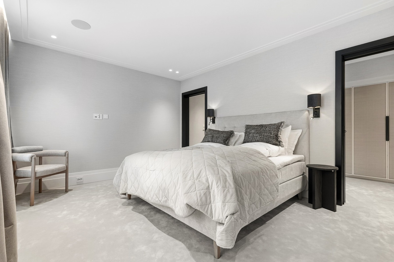 Mastersuite. Galleribilde