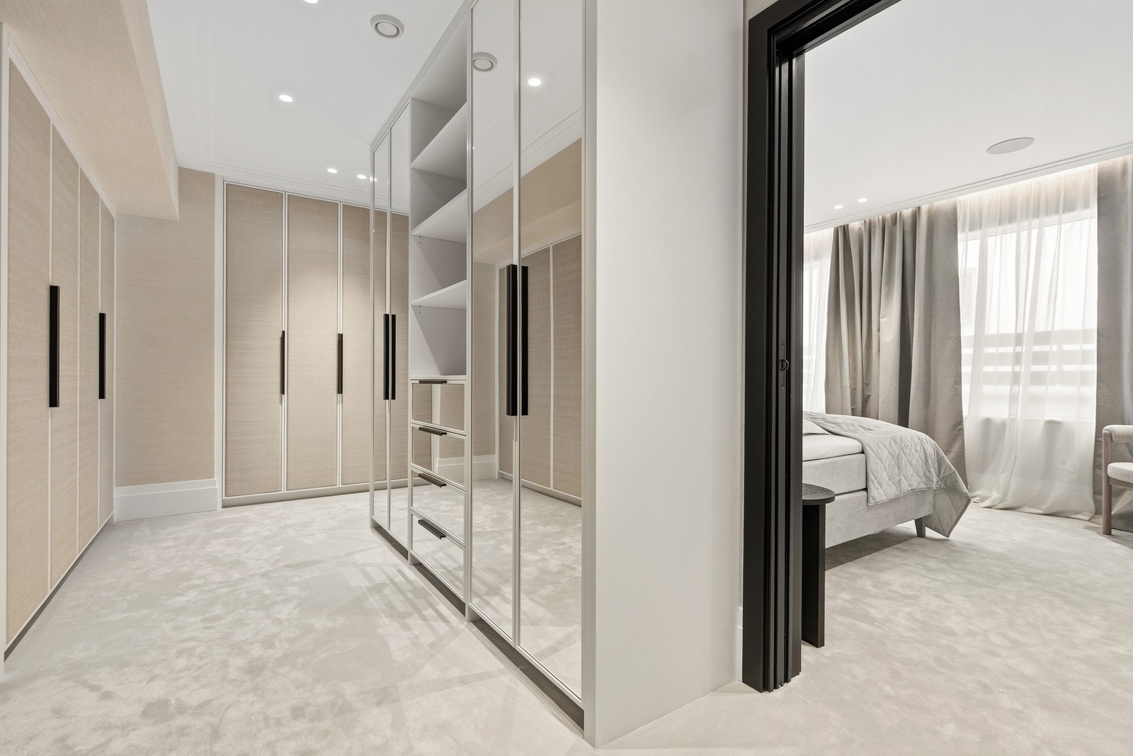 Mastersuite med walk-in-closet Galleribilde