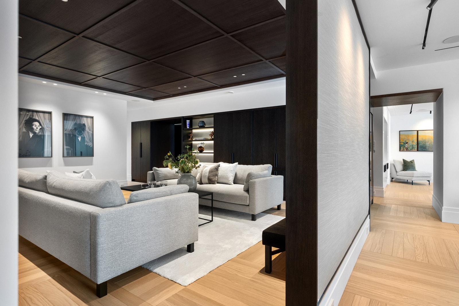 Polstret vegg mellom spisestuen og biblioteket. Galleribilde