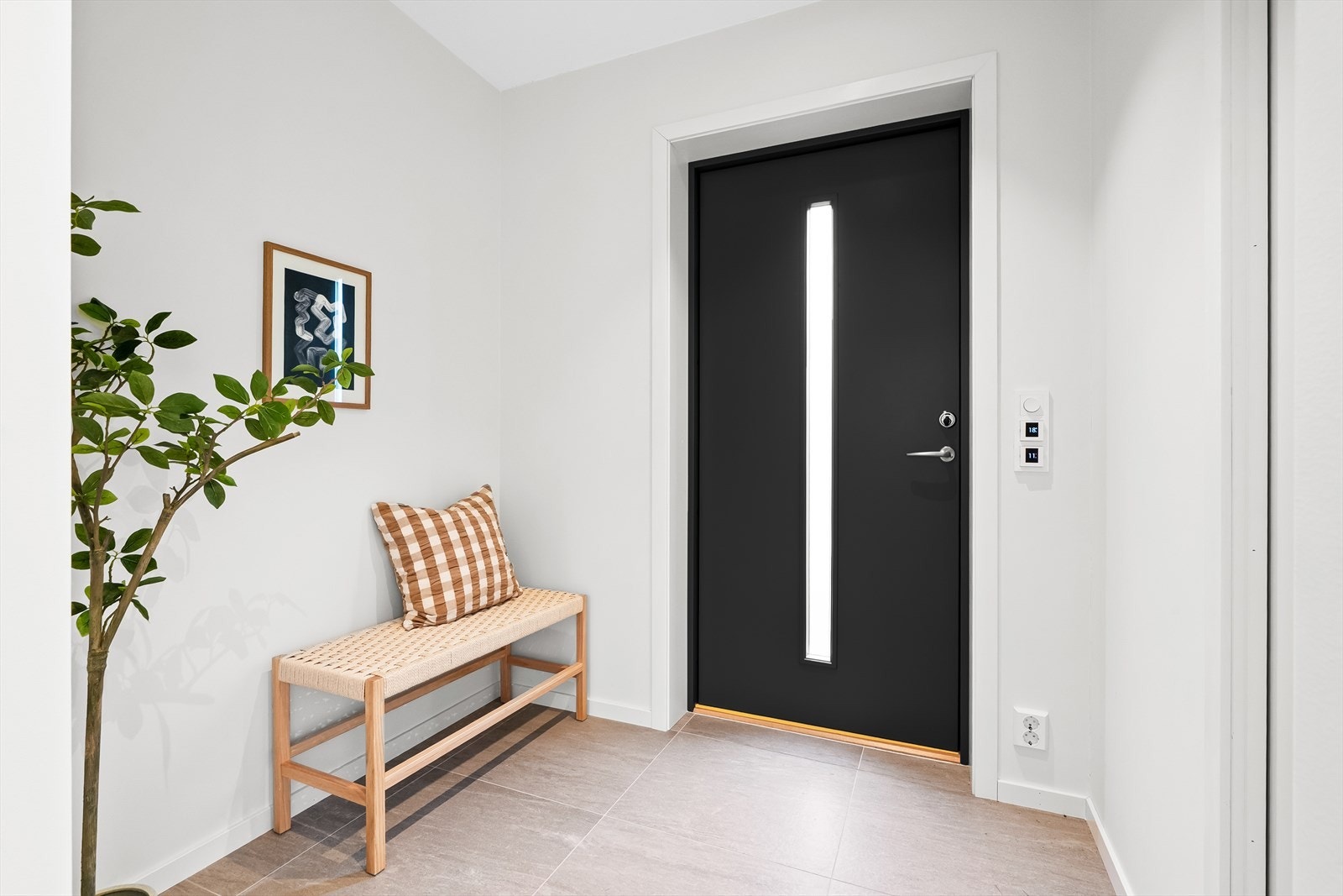 Velkommen inn. Flislagt entre med varme i gulv Galleribilde