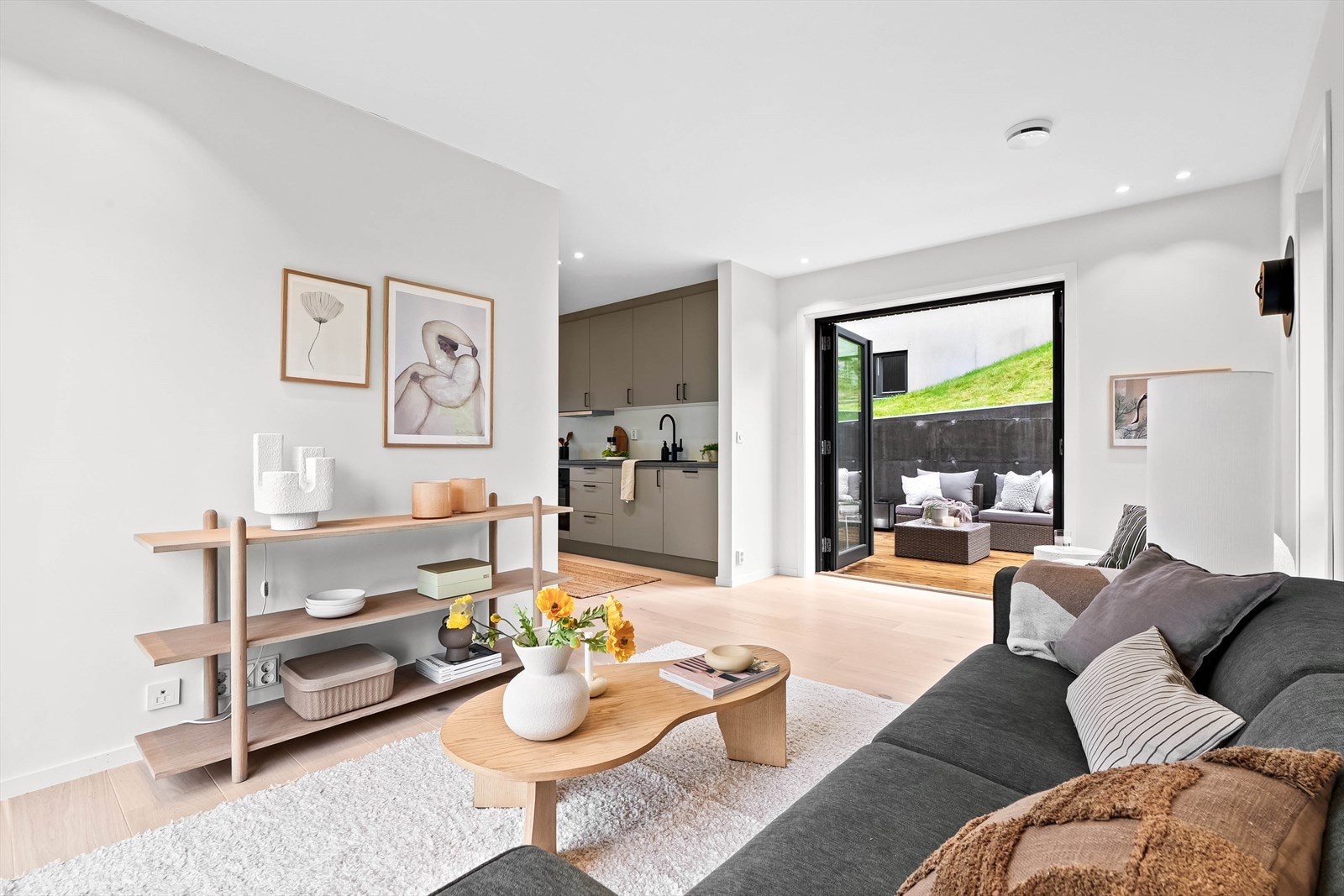 Stuen har utgang til terrasse Galleribilde