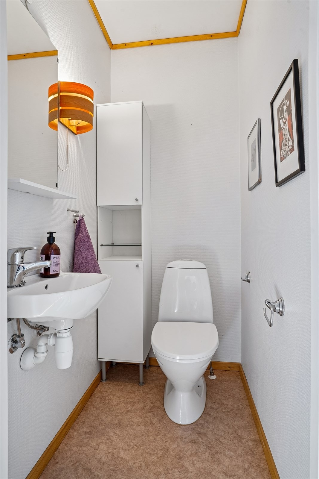 Leiligheten har også et praktisk WC i tillegg til badet. Galleribilde