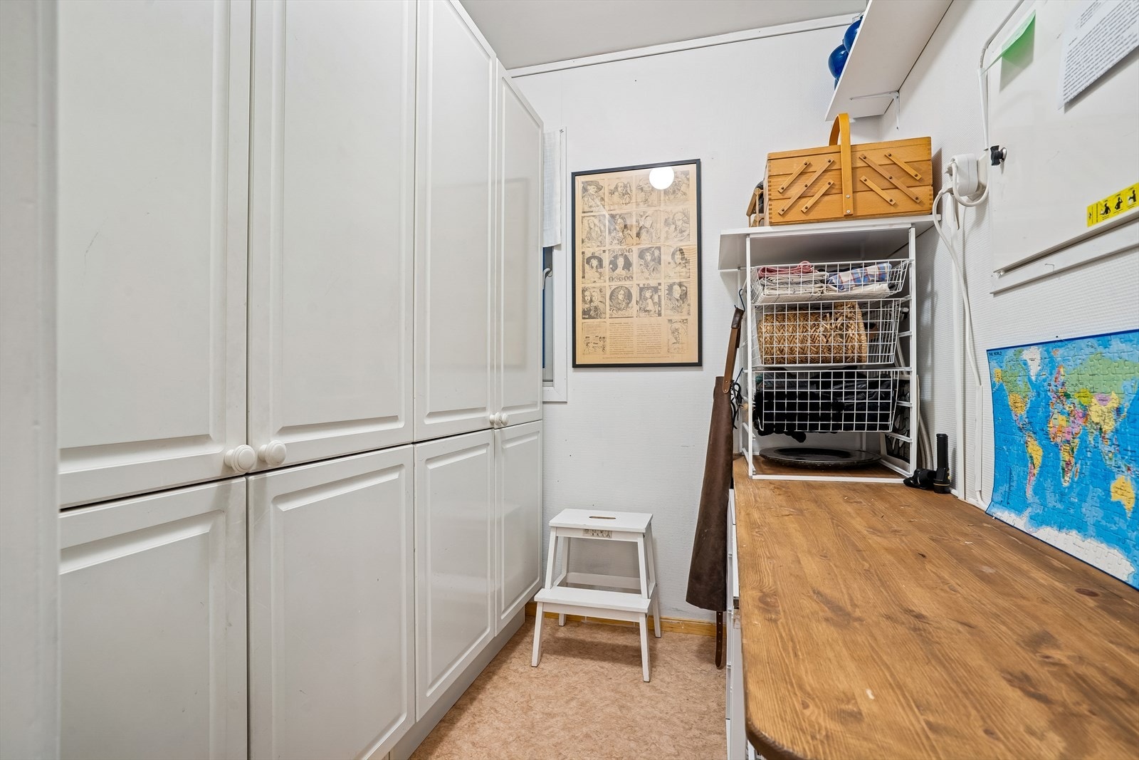 Bod med god plass til oppbevaring. Galleribilde