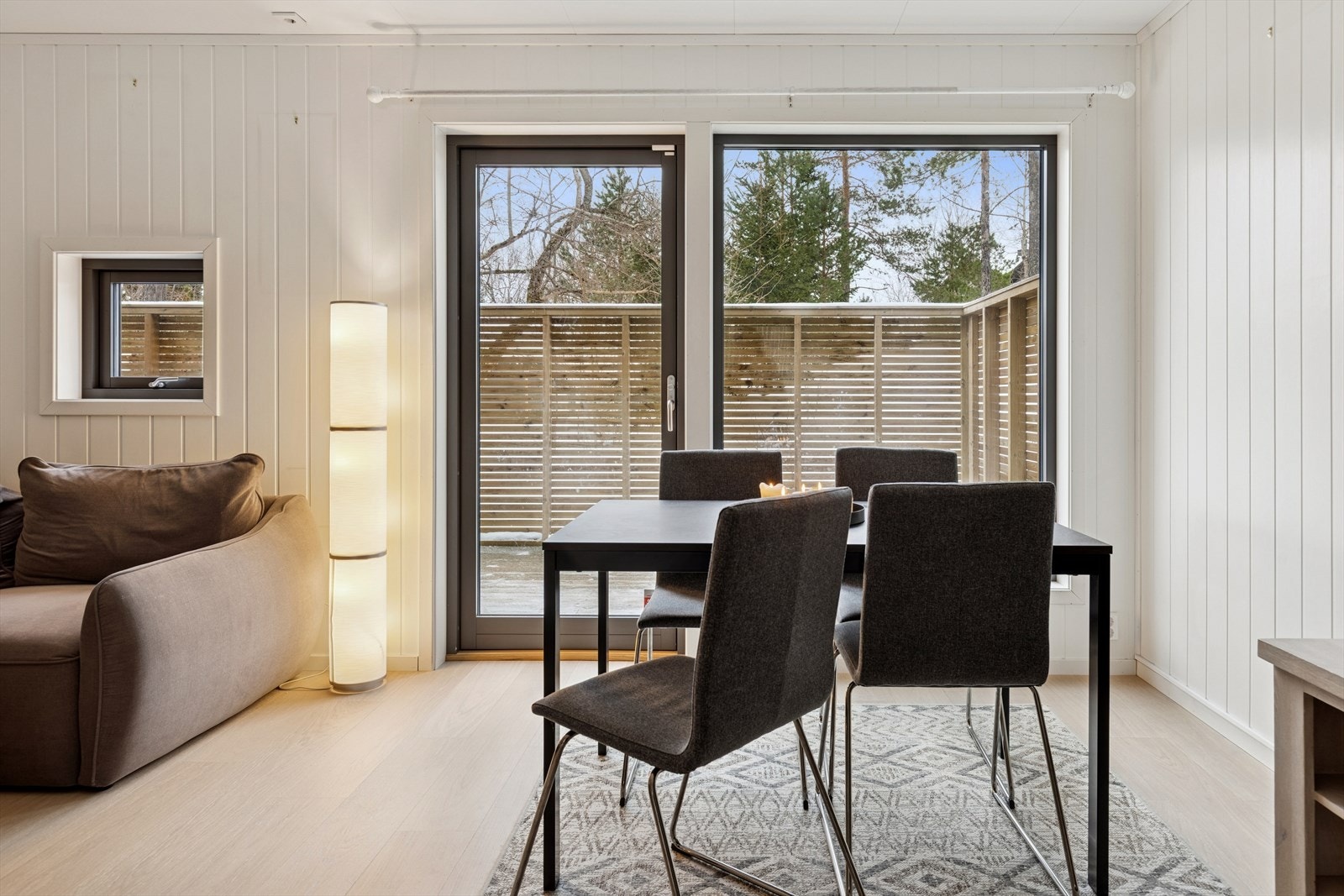 God plass til en hyggelig spisegruppe. Galleribilde