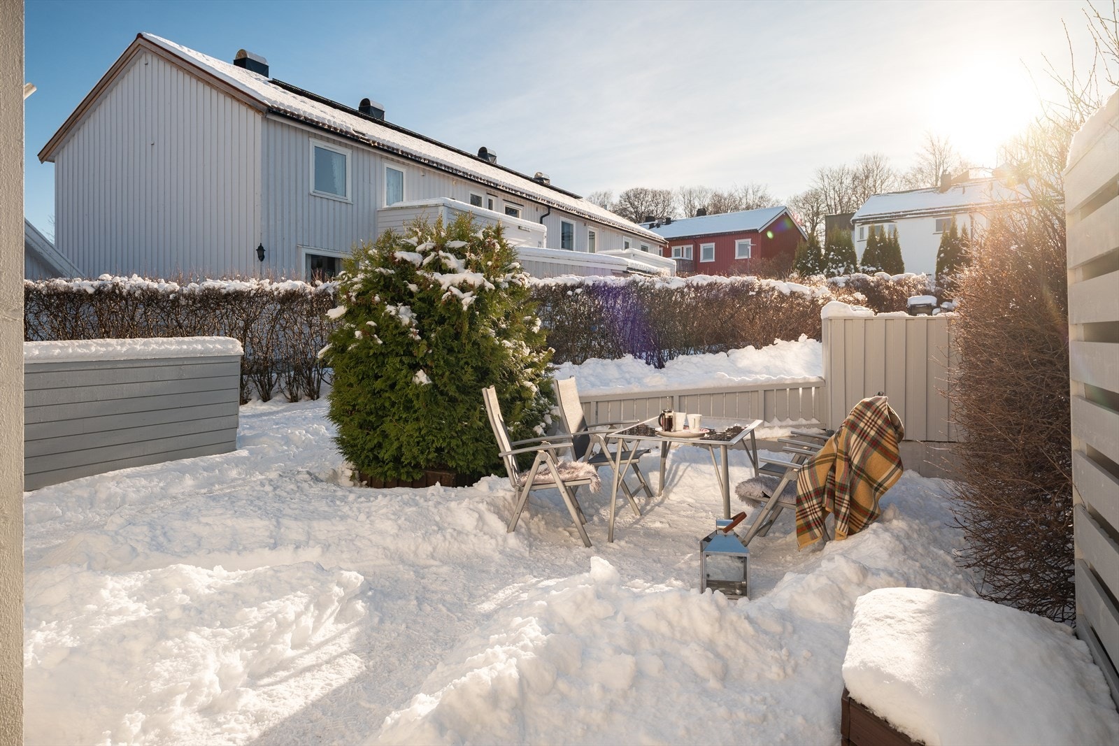 Rekkehuset går over 3 plan fordelt på 126m², med godkjent og innredet kjeller. Galleribilde