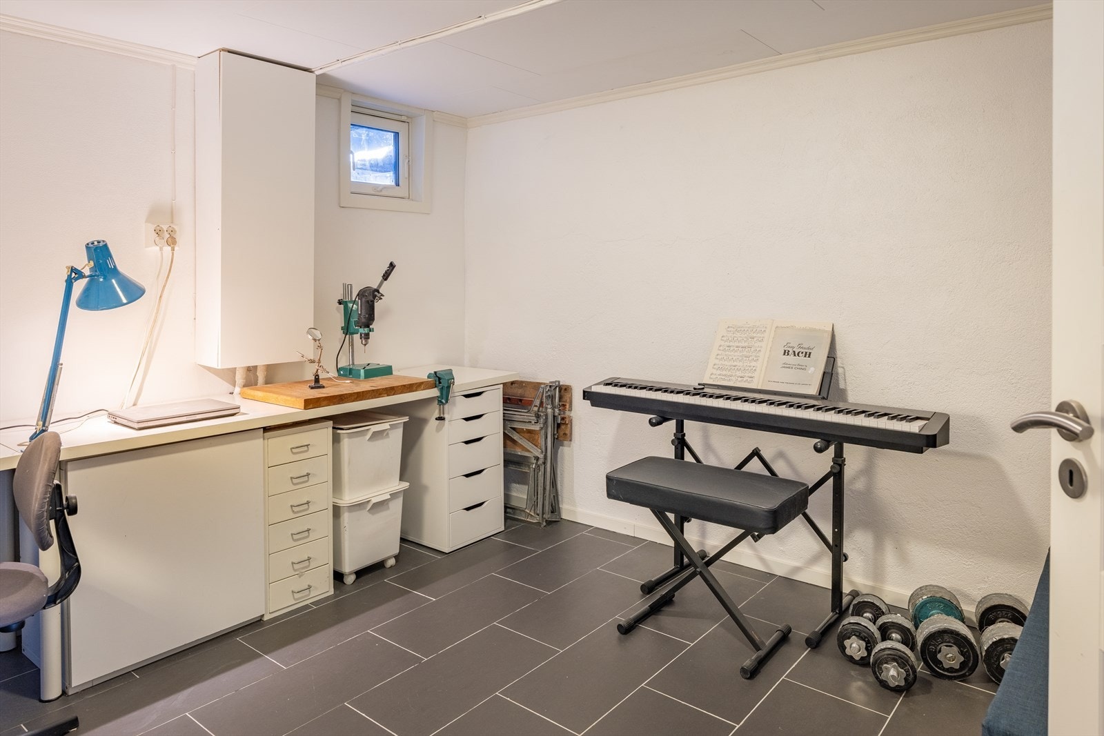 Fra soverommet er det direkte tilgang til eget kontor. Galleribilde