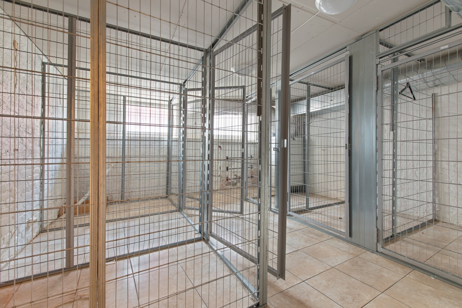 Svært god lagringsplass i kjeller Galleribilde