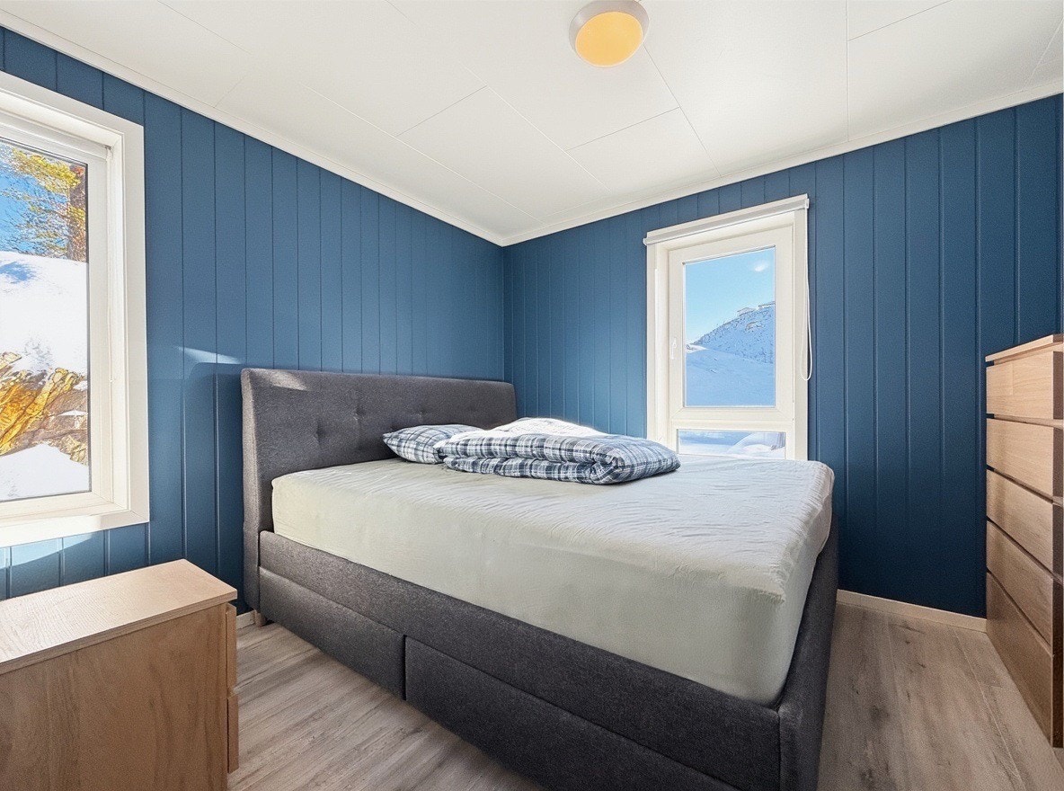 Hovedsoverom med plass til dobbeltseng og garderobeløsning Galleribilde