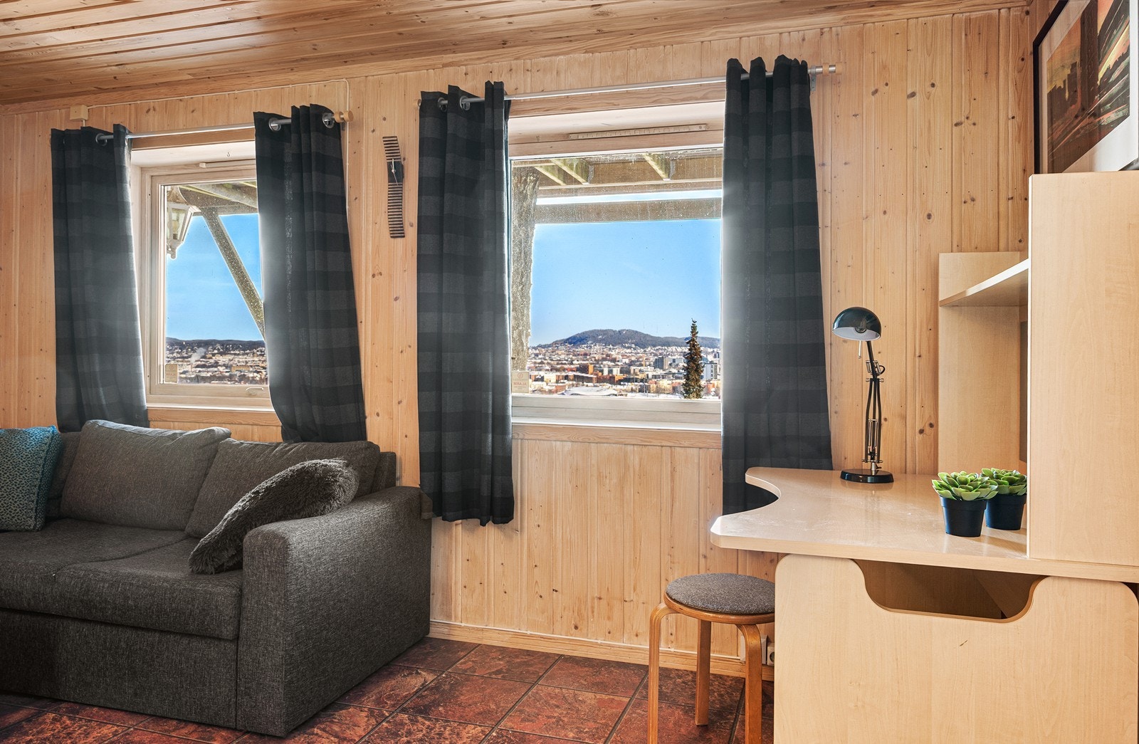 Utsikten er fantastisk og går igjen i samtlige rom Galleribilde