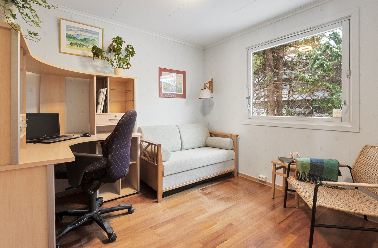 Soverom 2 - 1. etasje - innredet som kontor Galleribilde