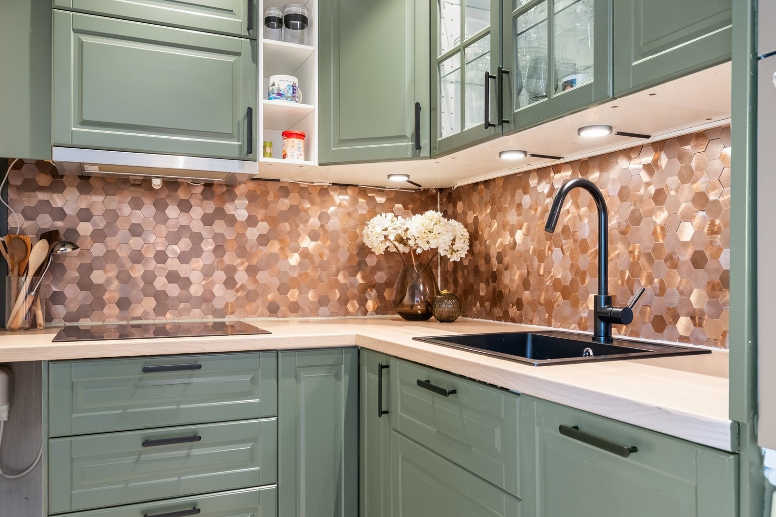 Kjøkkenet ble smakfullt oppgradert i 2016 og fremstår både funksjonelt og tidløst. Galleribilde