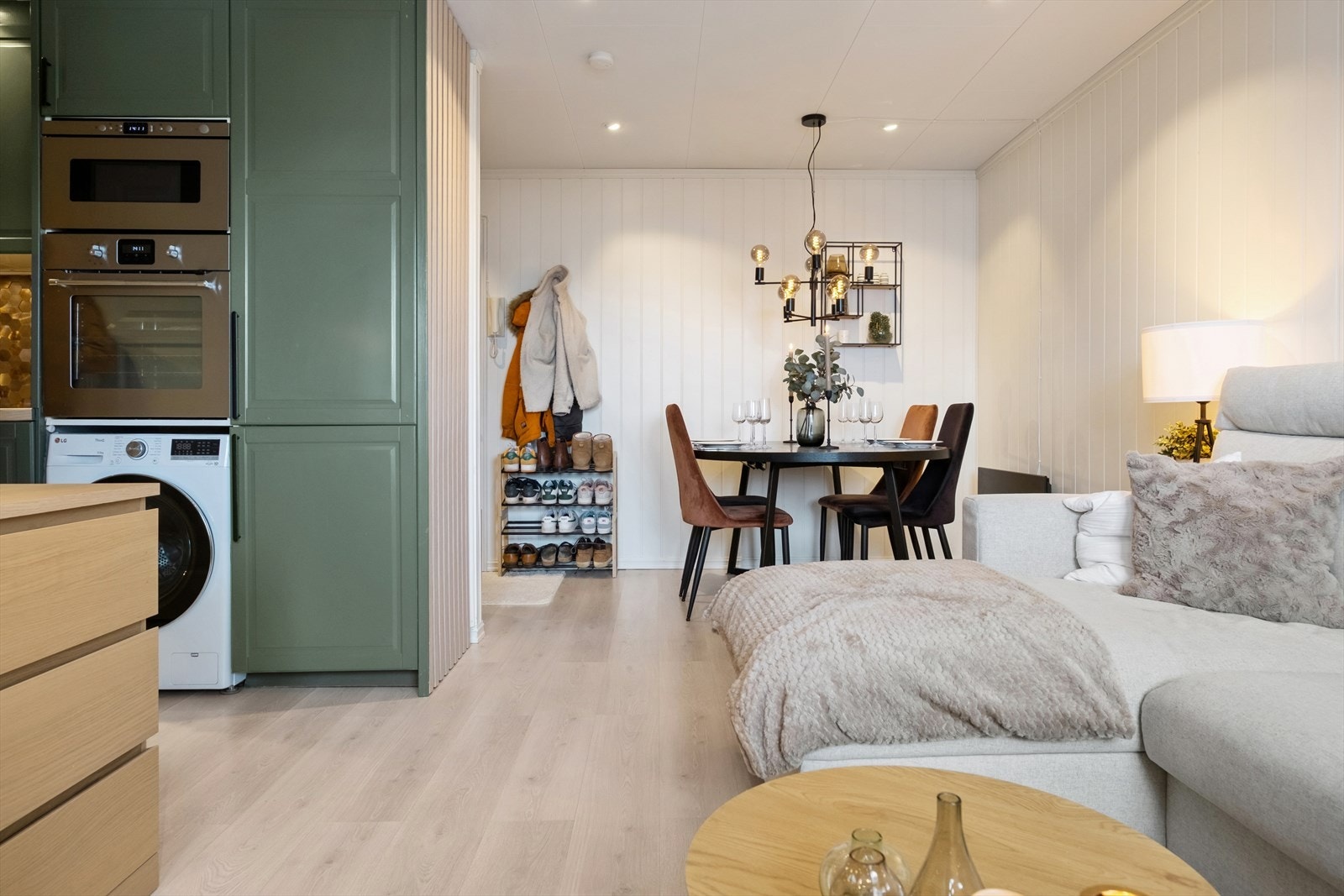 Her får du en leilighet med en luftig og sammenhengende romfølelse. Galleribilde