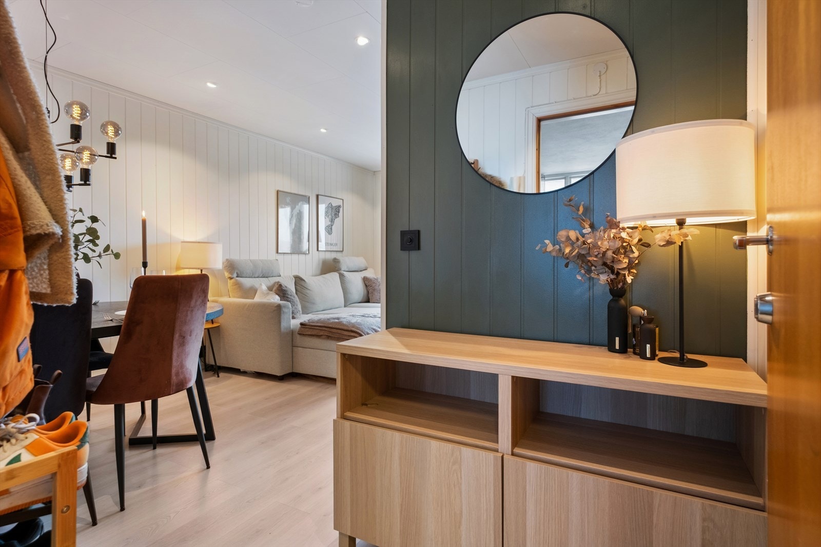 Lys og trivelig leilighet! Her kan du bo for kr 2 400,- pr. mnd. i felleskostnader. Galleribilde