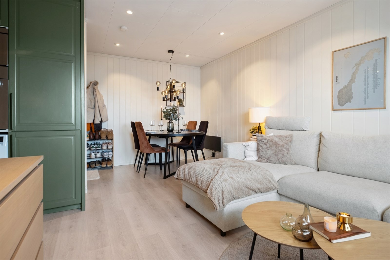 Leilighet med en åpen, lys og praktisk planløsning mellom rommene. Galleribilde