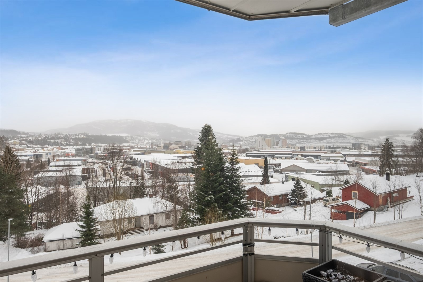 Området oppleves som et trygt, etablert og grønt boområde, samtidig nær bykjernen. Galleribilde