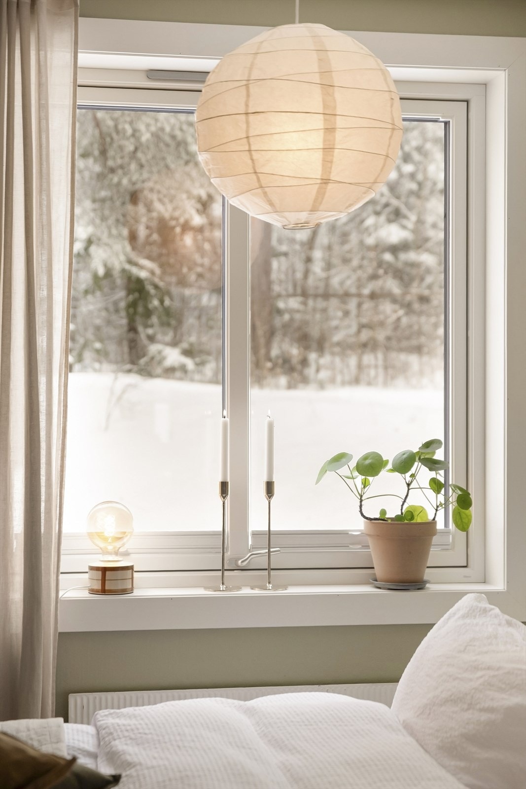 Nye 3-lags isolerglassvinduer fra 2026 sørger for god isolasjon og støyreduksjon. Galleribilde