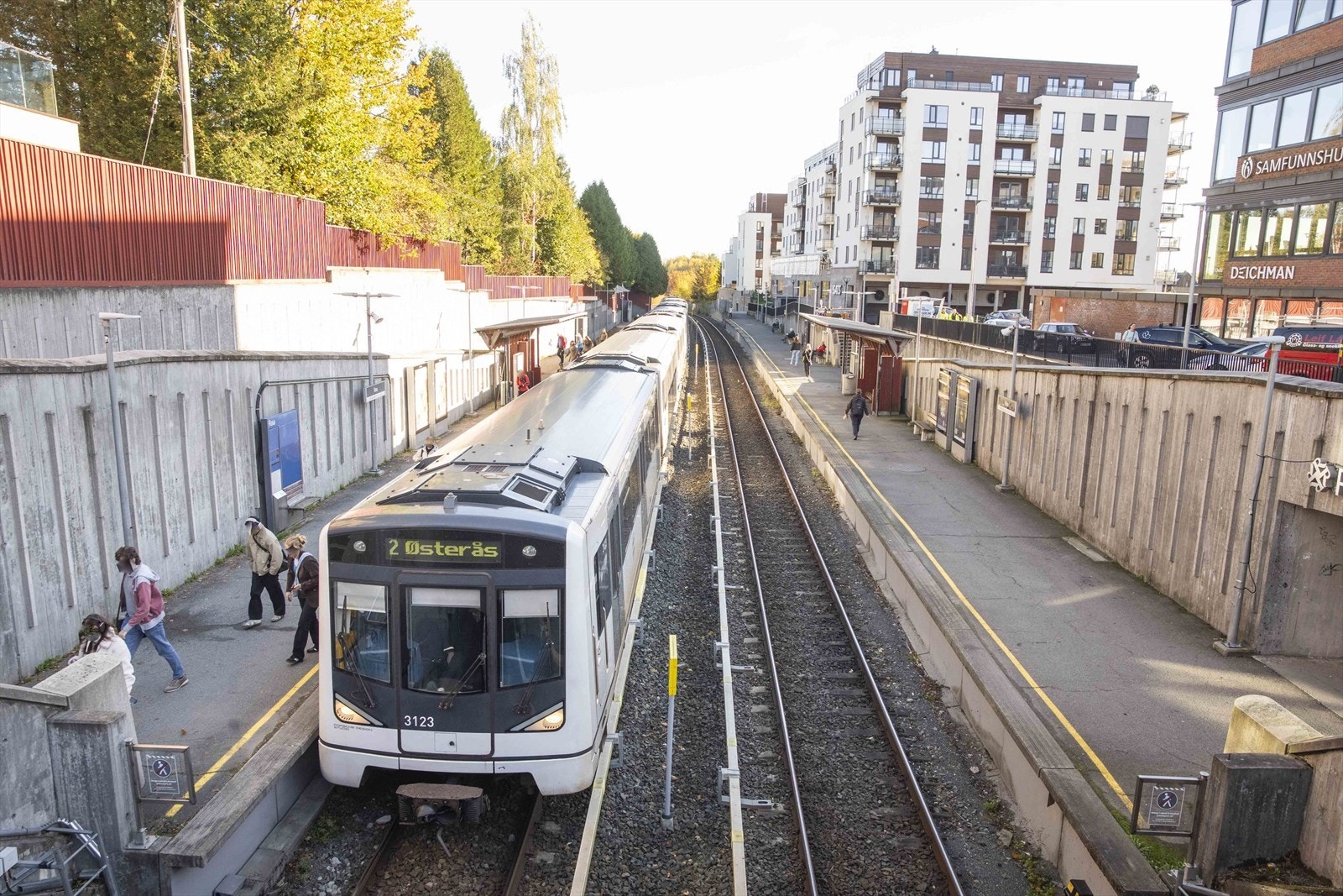 Fra Røa kan du ta T-banen videre mot Oslo sentrum eller motsatt retning mot Østerås. Galleribilde