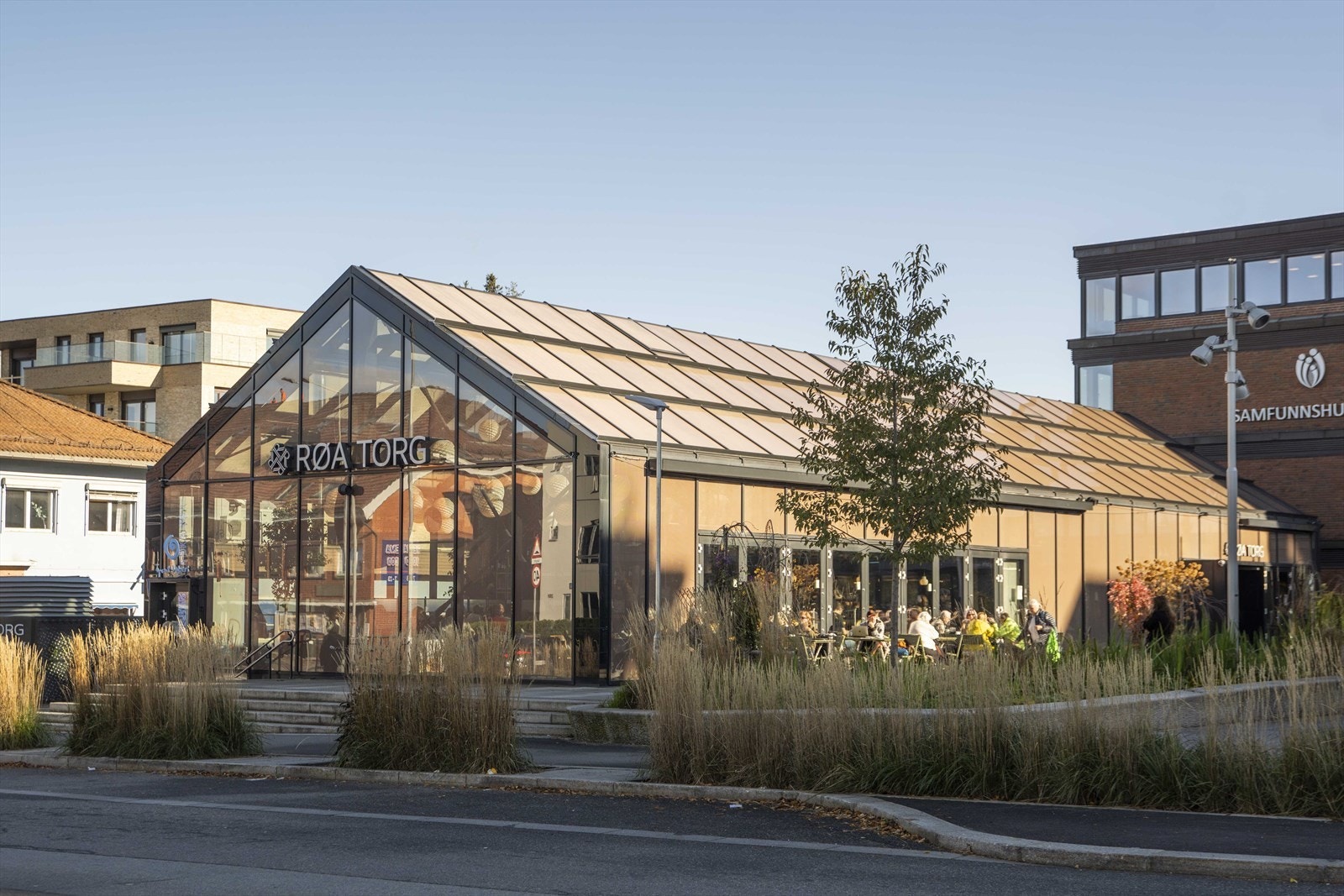 På Røa Torg kan du nyte shopping, kafeer og et sosialt byliv hele året. Galleribilde