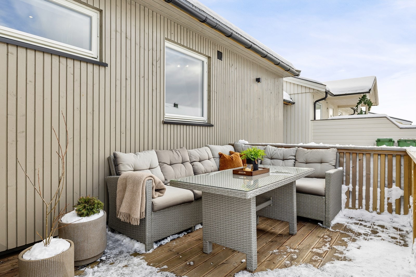 Boligens andre terrasse er på 10 kvm. Her kan du enkelt møblere etter ønske og behov. Galleribilde