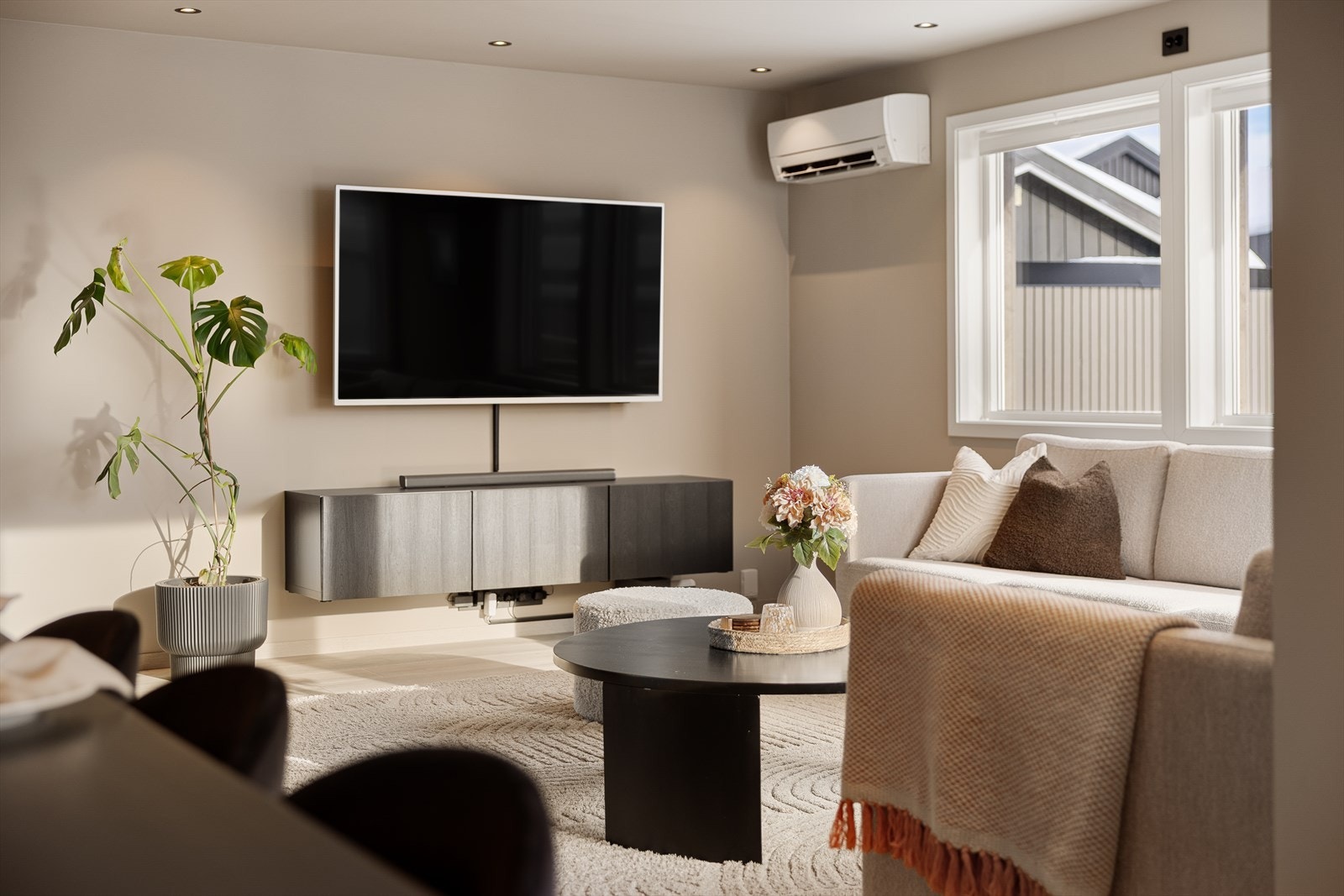 Varmepumpe i stuen for effektiv oppvarming. Galleribilde