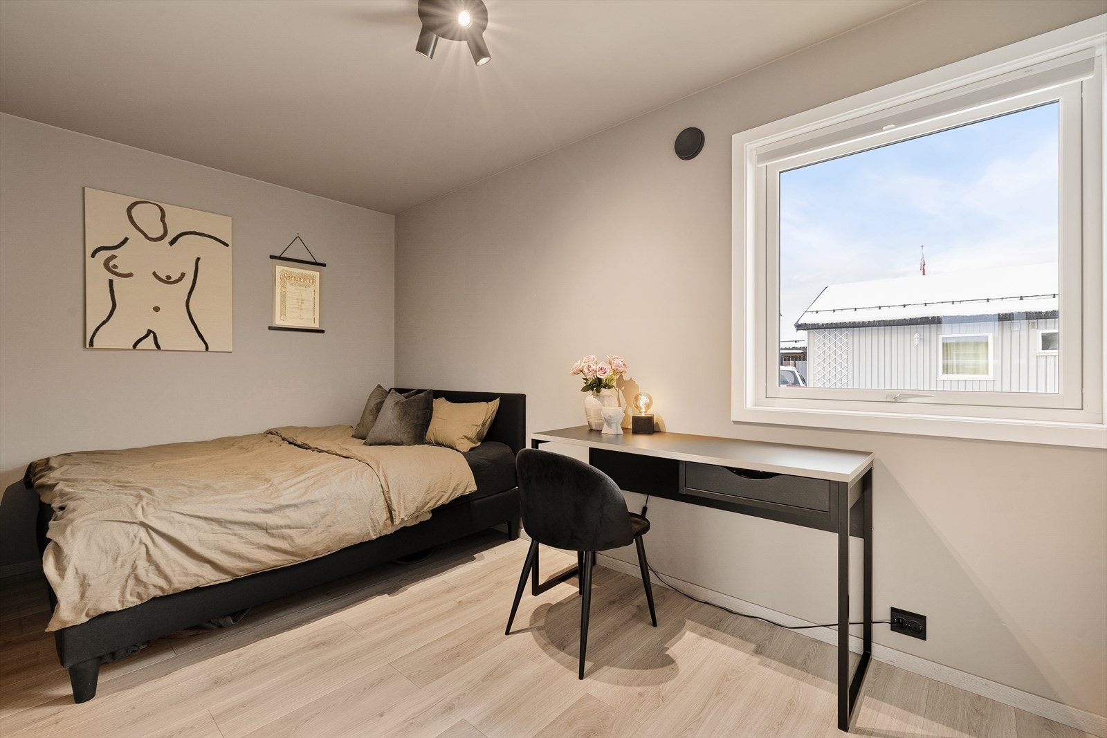 Det tredje soverommet er på ca. 10 kvm med god plass til både seng og skrivebord. Galleribilde