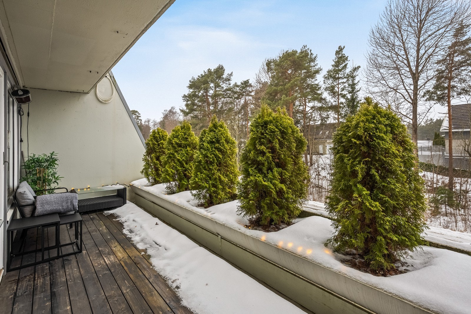 Hyggelig uteplass med gode sol- og lysforhold Galleribilde