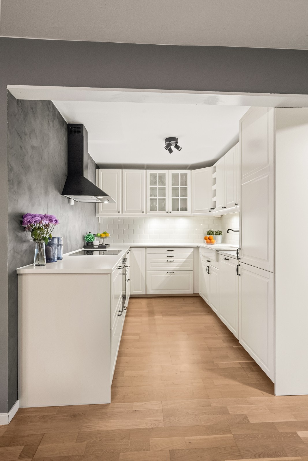 Et kjøkken som både er funksjonelt og sosialt samlingspunkt Galleribilde