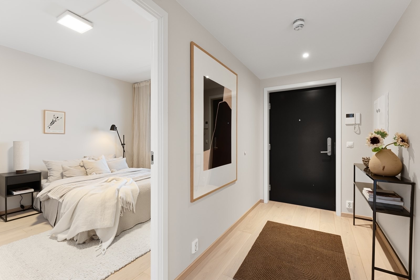 Leiligheten har et innbydende inngangsparti som skaper et godt førsteinntrykk. Galleribilde