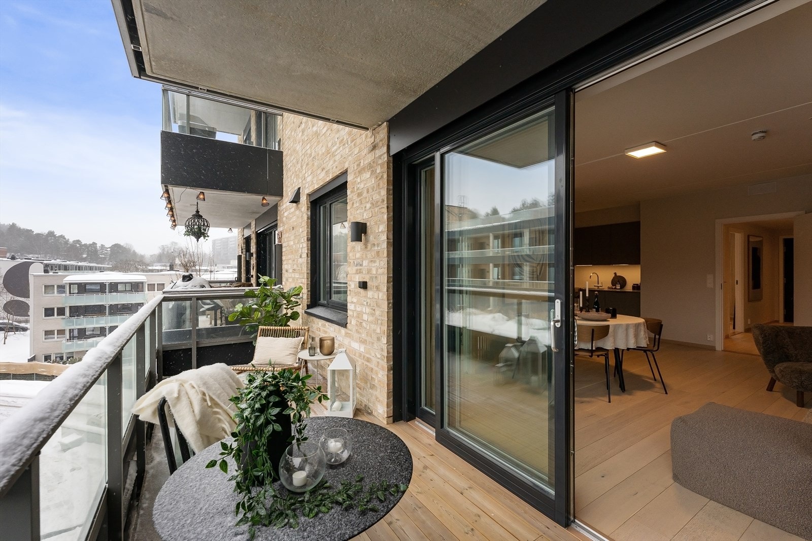 Dette er en innholdsrik 4-roms leilighet med moderne stand ferdigstilt i 2023. Galleribilde