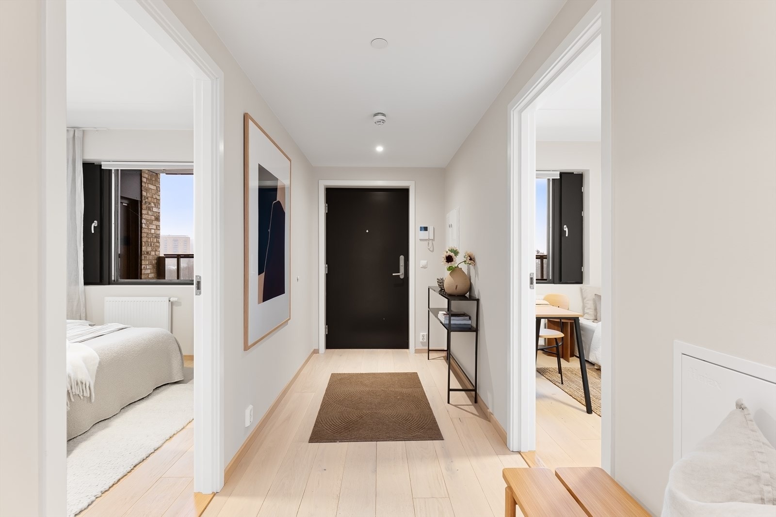 Trapp- og heisadkomst til etasjen leiligheten ligger i. Galleribilde