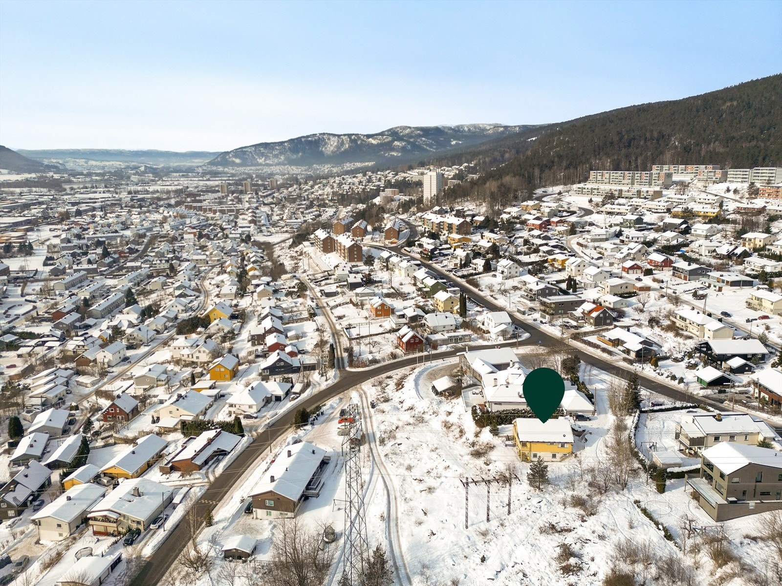 Det er gode bussforbindelser i området med hyppige avganger til Drammen sentrum. Galleribilde