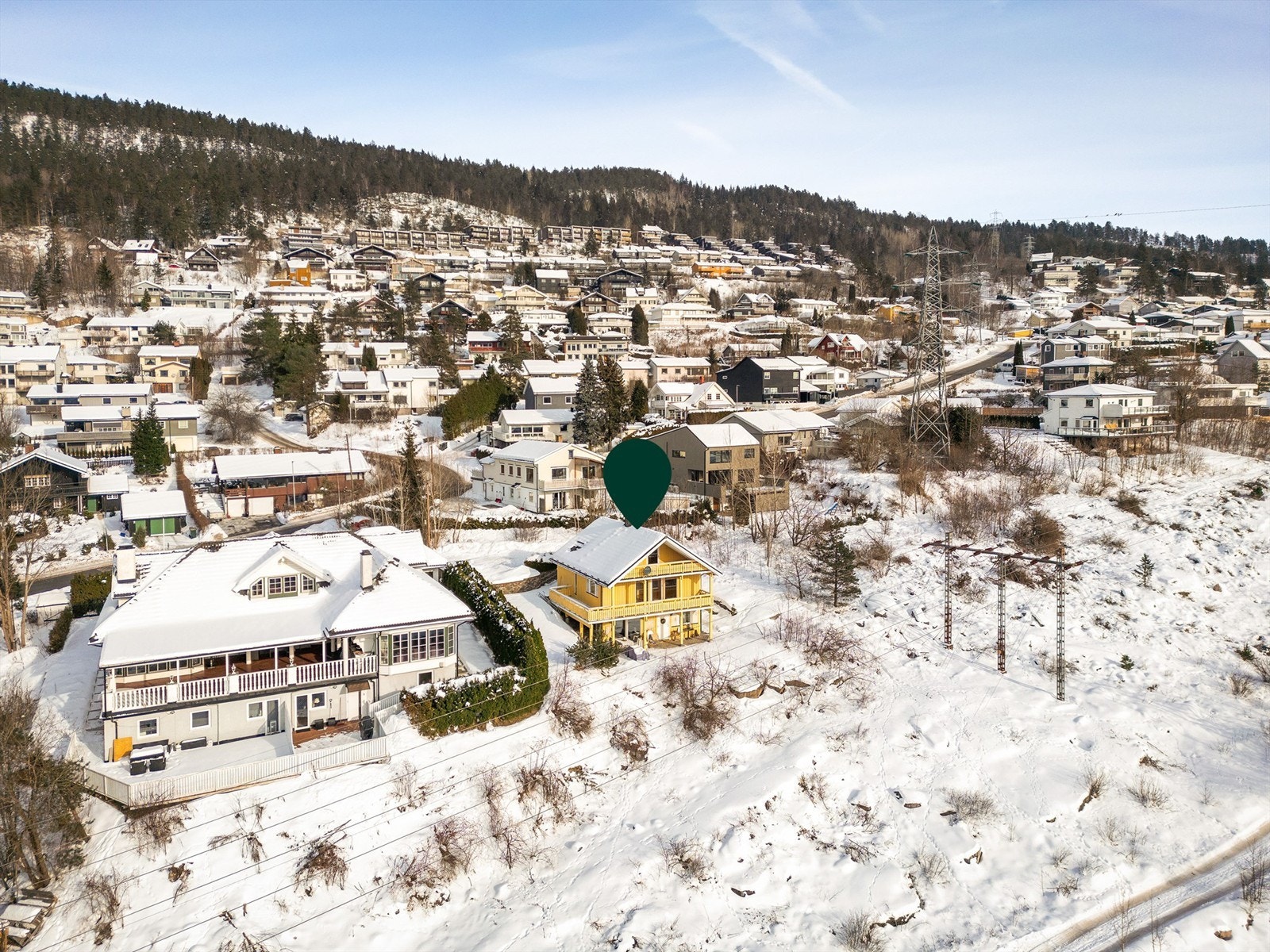 Beliggenheten er ideell for de som ønsker å bo i et rolig og etablert nabolag. Galleribilde