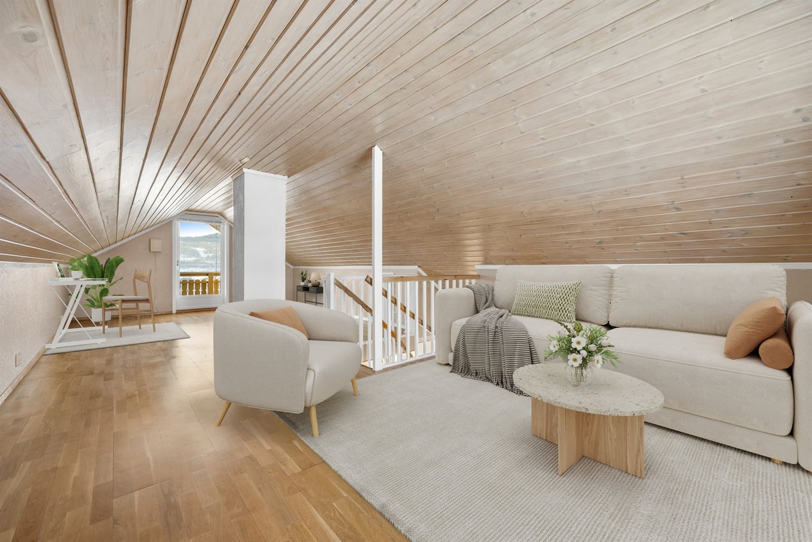 Den romslige og gjennomgående TV-stuen i andre etasje gir gode og fleksible møbleringsmuligheter - Rommet er digitalt stylet. Galleribilde