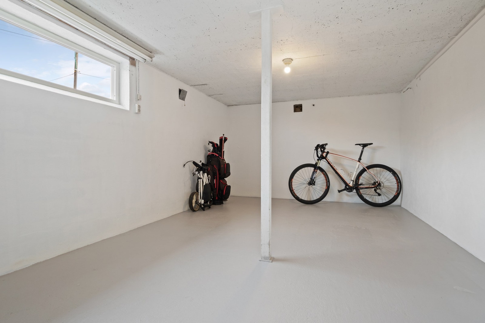 Praktisk bod i kjeller. Galleribilde