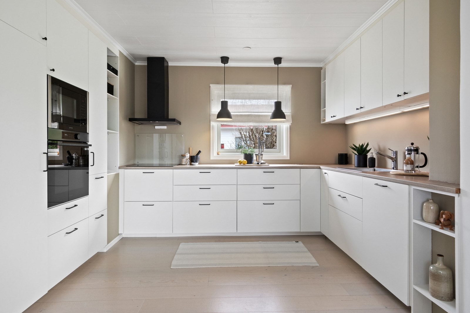 Lyst og praktisk kjøkkeninnredning - oppgradert i 2014. Galleribilde