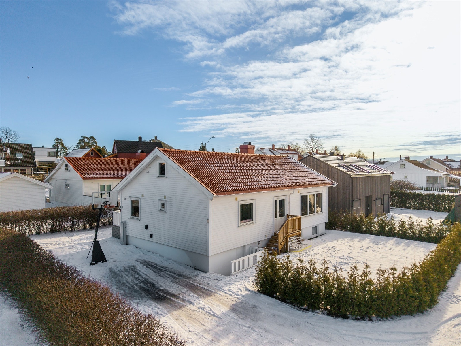 Kort vei til Ringshaug/Furustrand med badestrand og få minutters gange til Vallø Båthavn og Bogen stranda. Galleribilde
