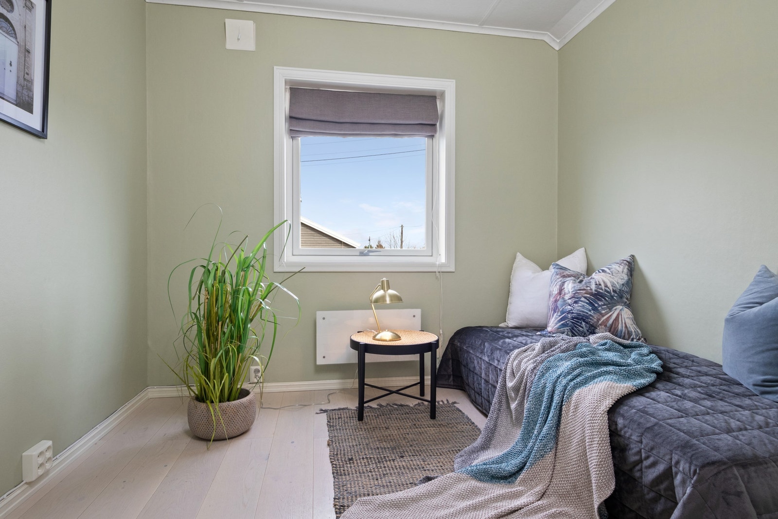 Soverom 2 er malt i en lun og delikat farge. Galleribilde