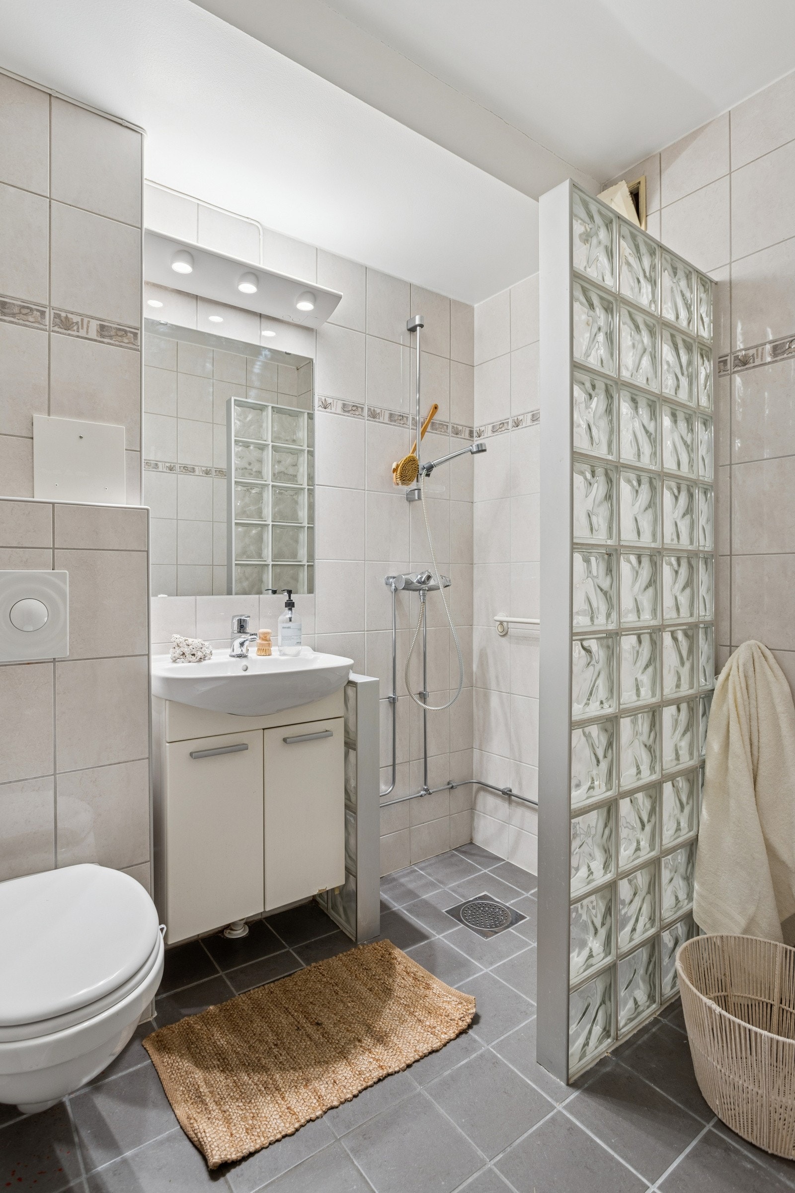 Pent flislagt bad rehabilitert i regi av borettslaget Galleribilde