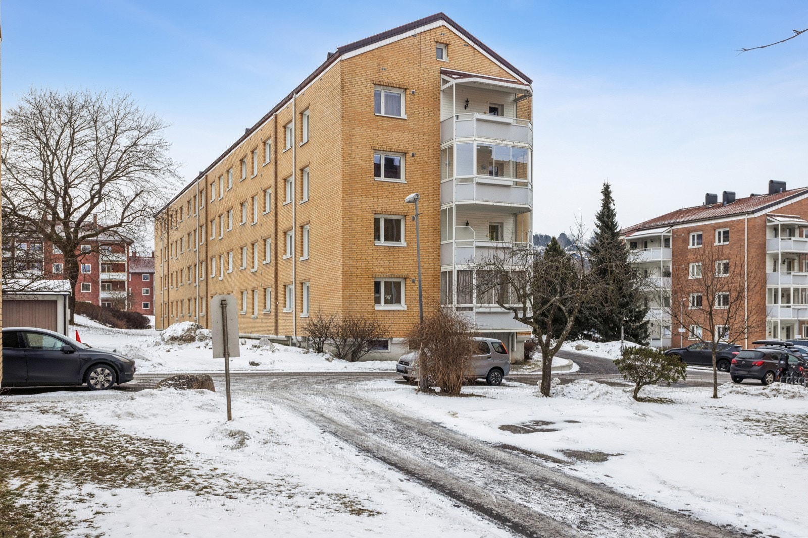 Leiligheten ligger på enden av bygget med flott intern beliggenhet Galleribilde