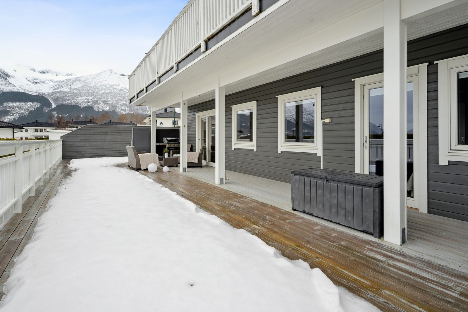 - Her kan du grille med venner og familie og nyte de gode solforholdene - Galleribilde