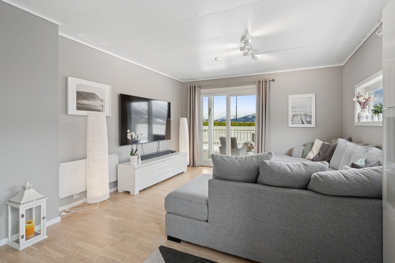 - Lyse overflater som gir et moderne preg - Galleribilde