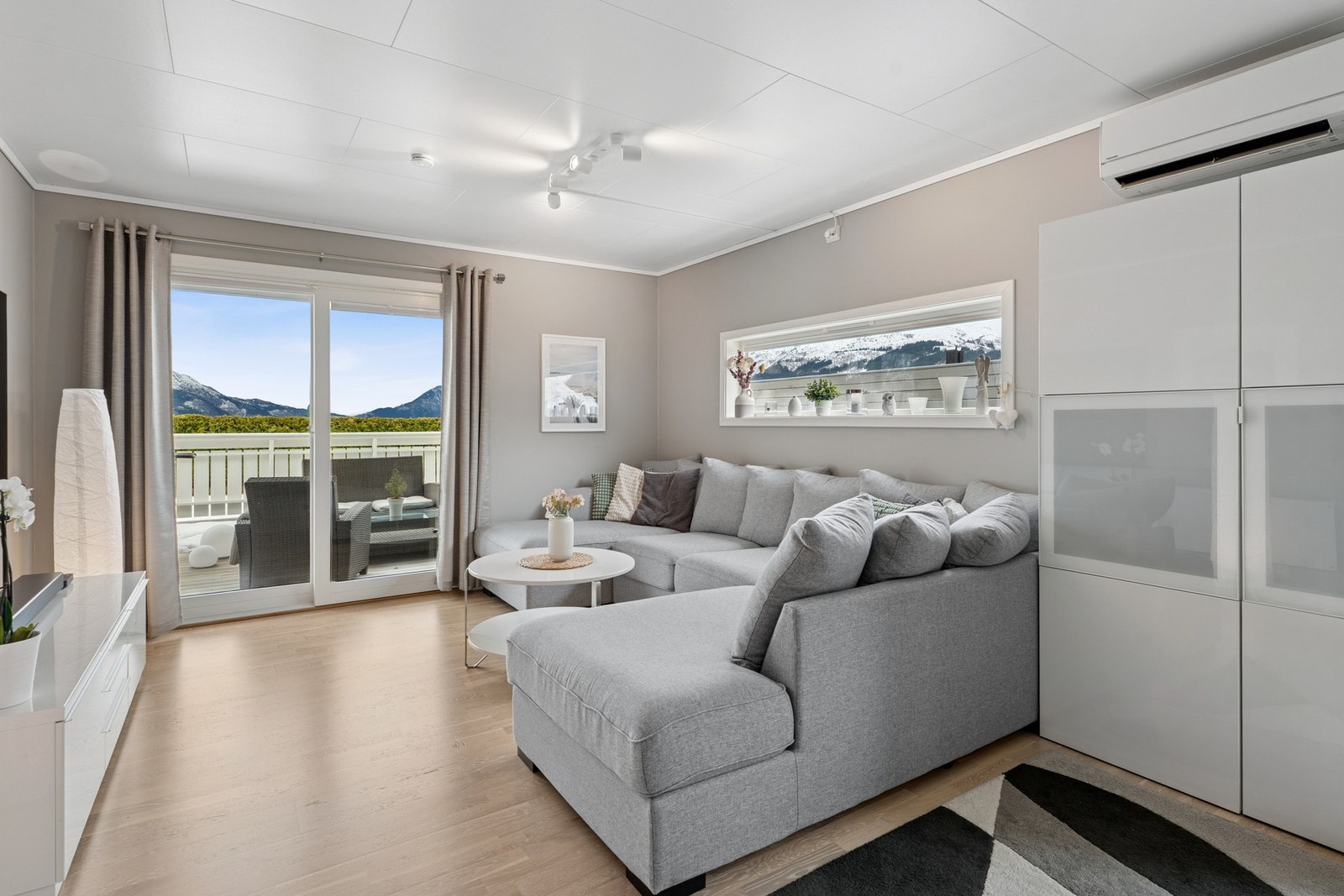 - Her er det varmepumpe som sprer varmen godt i rommet - Galleribilde